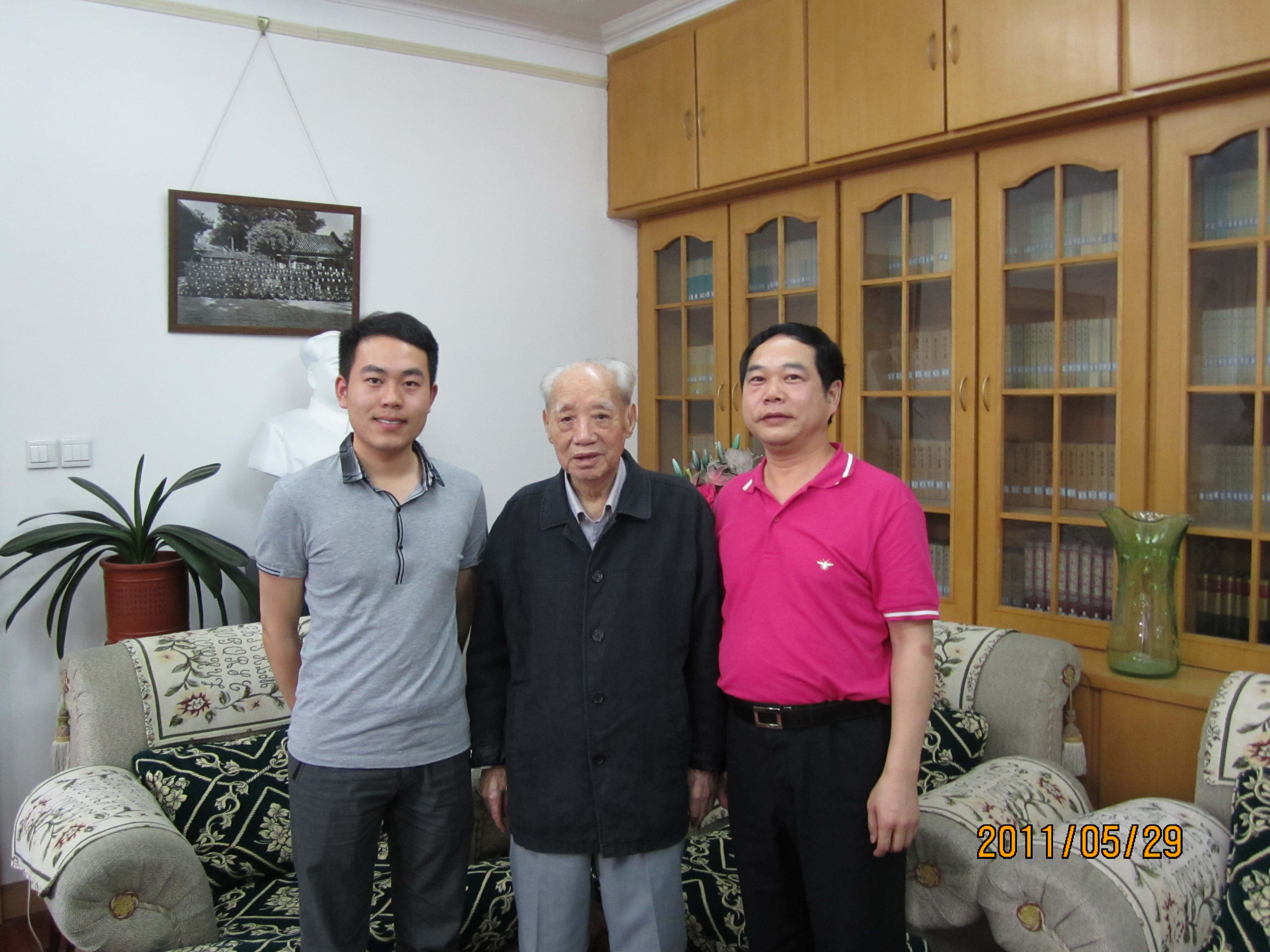 2011年5月全黨紅色之旅，拜望96高齡的中共中央原副主席汪東興.JPG