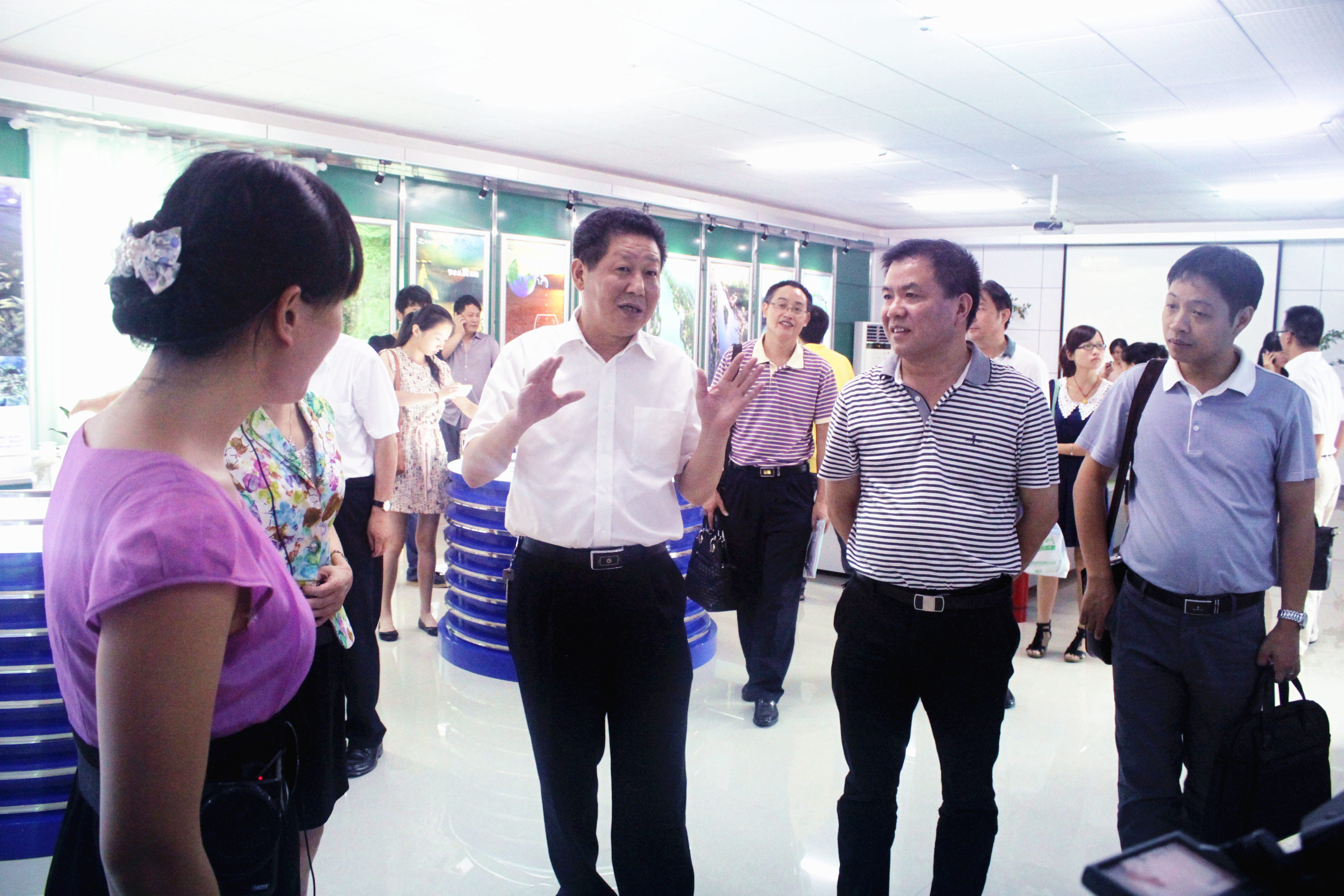 2012年8月，省委宣傳部紀檢組長肖君華在時任市委常委，宣傳部部長錢德喜的帶領下蒞臨公司視察.JPG