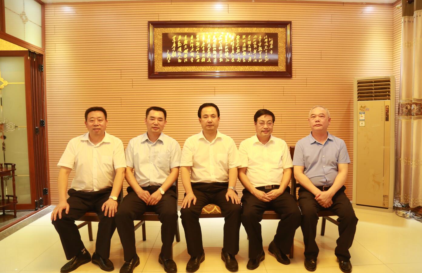 2016年9月，時任市委常務副市長楊親鵬等領導蒞臨公司指導.JPG