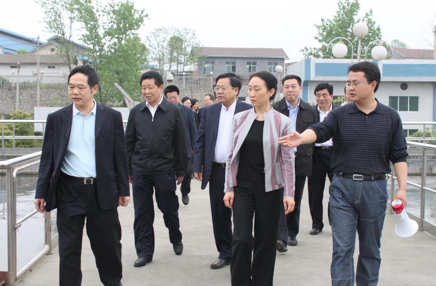 2011年4月，省政協主席，時任省委常委、統戰(zhàn)部部長李薇薇來公司視察.JPG