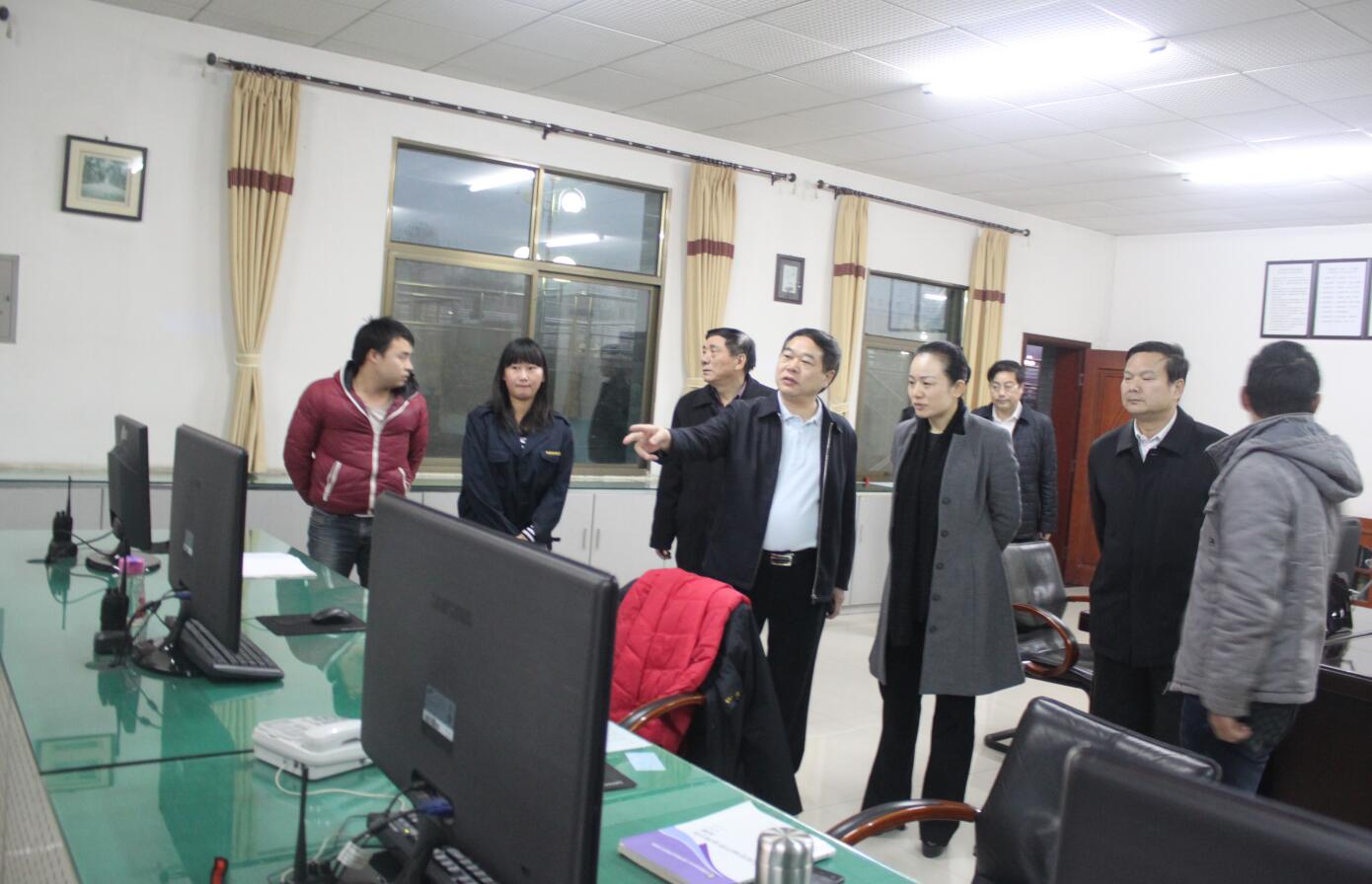 2014年1月，時任懷化市市長李暉蒞臨公司調研.JPG